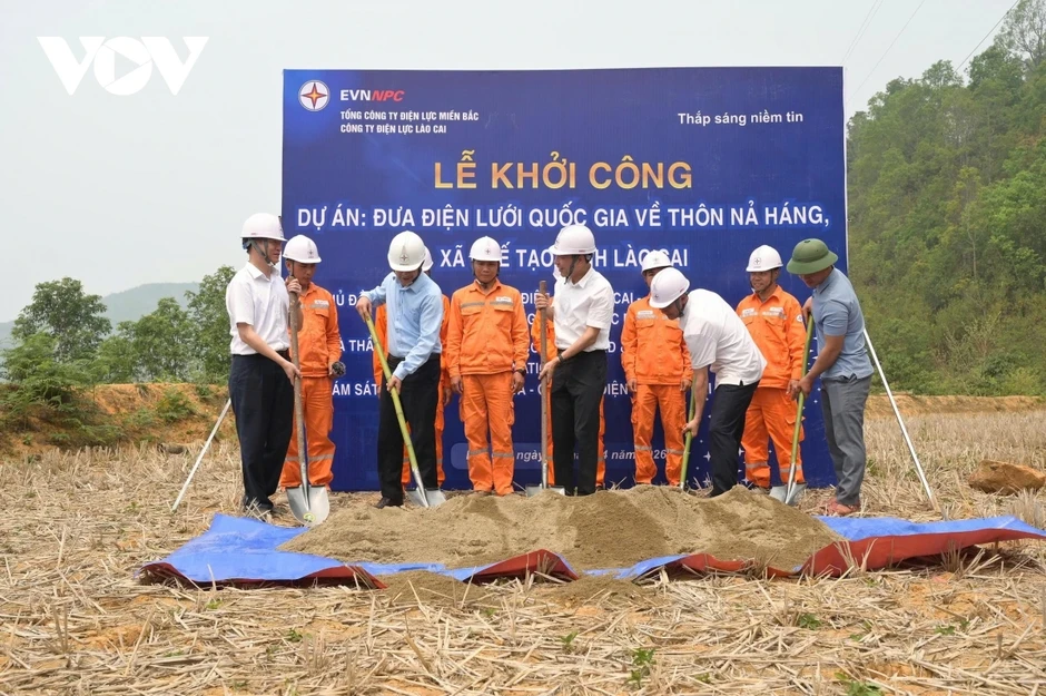 Khởi công dự án đưa điện về thôn Nả Háng Khởi công dự án đưa điện về thôn Nả Háng