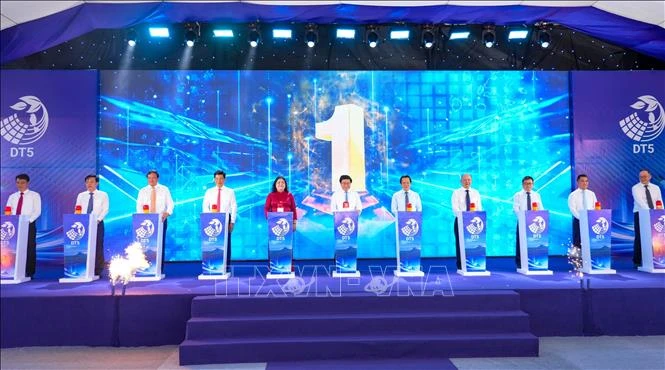 Khởi công Nhà máy điện mặt trời Dầu Tiếng 5 Khởi công Nhà máy điện mặt trời Dầu Tiếng 5