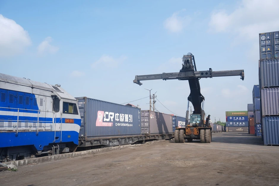 Khởi hành chuyến tàu liên vận quốc tế đầu tiên từ Thanh Hải - Đồng Nai Khởi hành chuyến tàu liên vận quốc tế đầu tiên từ Thanh Hải - Đồng Nai