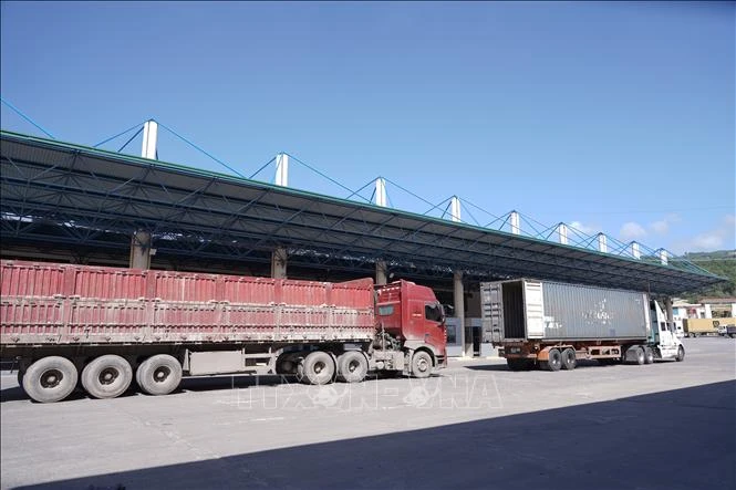 Khối lượng hàng xuất nhập khẩu qua cửa khẩu Quảng Trị giảm gần 12% Khối lượng hàng xuất nhập khẩu qua cửa khẩu Quảng Trị giảm gần 12%