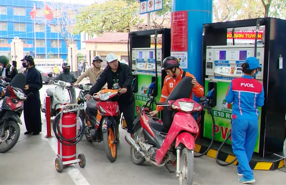 Khơi thông dòng chảy xăng sinh học E10 Khơi thông dòng chảy xăng sinh học E10