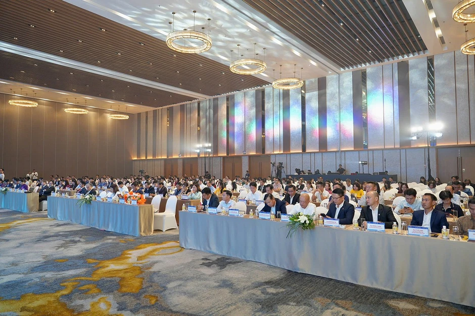 Khơi thông, kết nối nguồn lực doanh nhân trẻ miền trung Khơi thông, kết nối nguồn lực doanh nhân trẻ miền trung