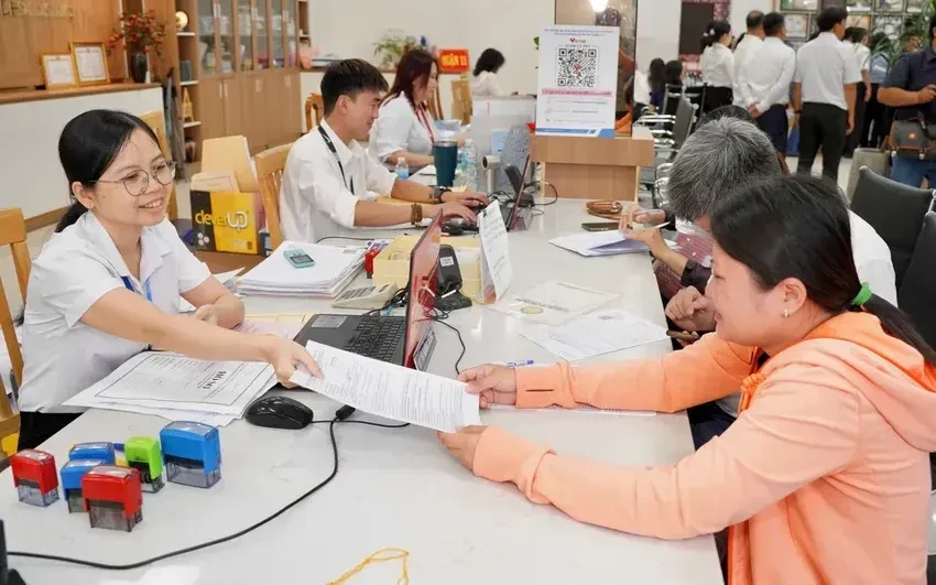 Không để gián đoạn việc thực hiện các thủ tục hành chính cho người dân, doanh nghiệp Không để gián đoạn việc thực hiện các thủ tục hành chính cho người dân, doanh nghiệp