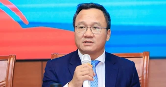 Khuất Việt Hùng