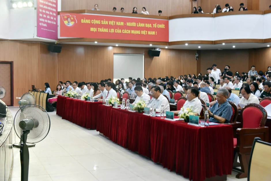 Kiến tạo lực lượng sản xuất mới trên nền tảng khoa học, công nghệ, dữ liệu Kiến tạo lực lượng sản xuất mới trên nền tảng khoa học, công nghệ, dữ liệu