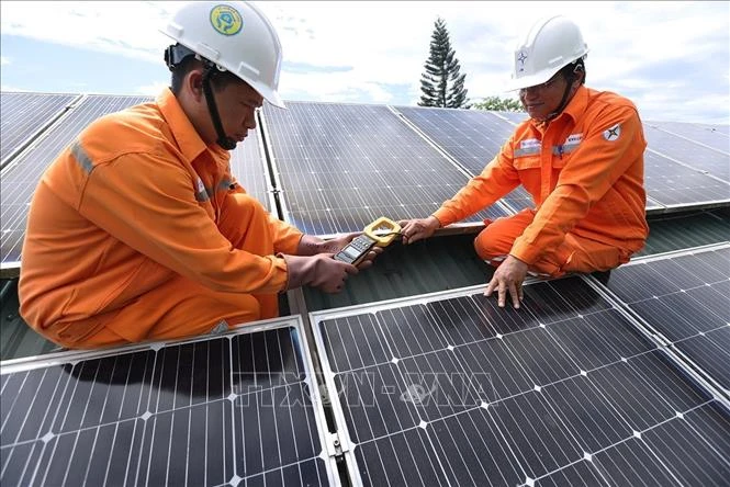 Kiến tạo thế chủ động cho an ninh năng lượng - Bài 3: Tạo nguồn năng lượng sạch chủ động cho sản xuất Kiến tạo thế chủ động cho an ninh năng lượng - Bài 3: Tạo nguồn năng lượng sạch chủ động cho sản xuất