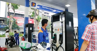 Kìm hãm đà tăng giá xăng dầu