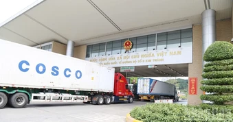 Kim ngạch xuất, nhập khẩu qua cửa khẩu quốc tế Lào Cai tăng 79%