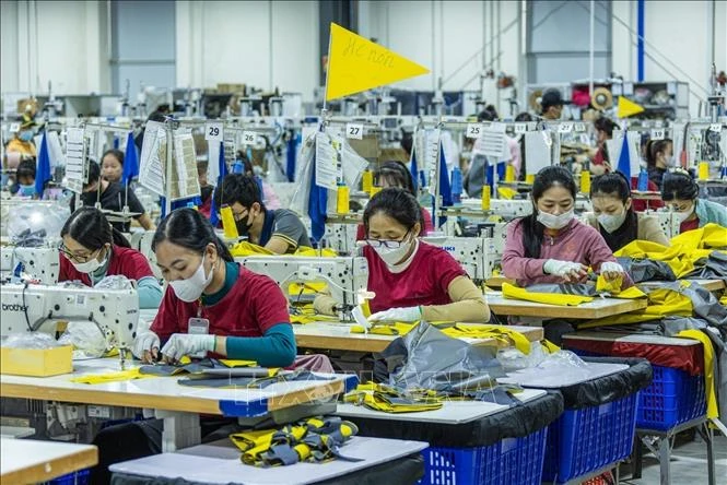 Kinh tế Việt Nam 6 tháng đầu năm: Chuyển dịch từ 'lượng' sang 'chất' qua góc nhìn ADB Kinh tế Việt Nam 6 tháng đầu năm: Chuyển dịch từ 'lượng' sang 'chất' qua góc nhìn ADB
