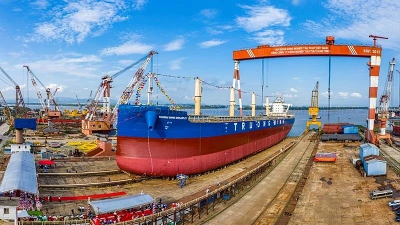 Ký hợp đồng đóng mới tàu hàng 65.000DWT