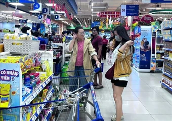 Kỳ nghỉ dài tạo cú hích mạnh cho thị trường tiêu dùng TP. Hồ Chí Minh