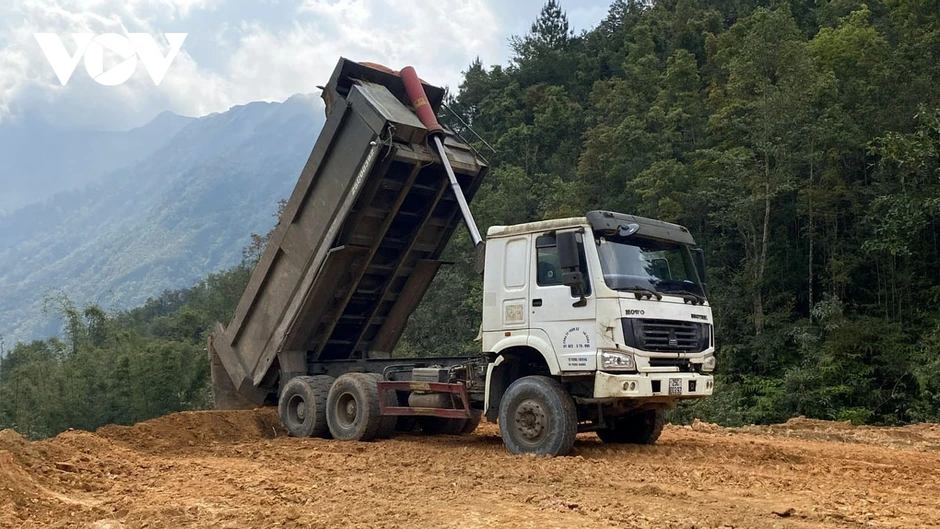 Lai Châu: Công trường nỗ lực duy trì tiến độ khi giá nhiên liệu, vật liệu tăng cao Lai Châu: Công trường nỗ lực duy trì tiến độ khi giá nhiên liệu, vật liệu tăng cao