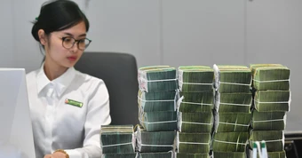 Lãi suất ngân hàng hôm nay 21/4/2026: Lãi suất tiết kiệm tiếp tục đi xuống