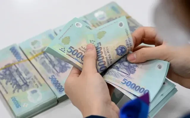 Lãi suất tiết kiệm đảo chiều giảm trở lại Lãi suất tiết kiệm đảo chiều giảm trở lại