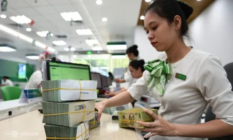Lãi suất tiết kiệm lên 8% một năm