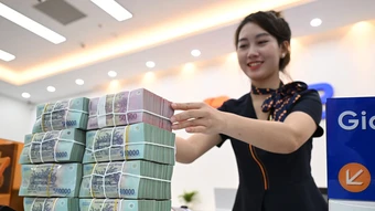 Lãi suất tiết kiệm vẫn tăng nhưng lãi cho vay chững lại