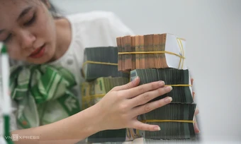 Lãi suất tiết kiệm vượt 9%