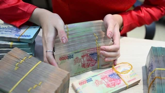 Lãi suất vay mượn qua đêm xuống 1%