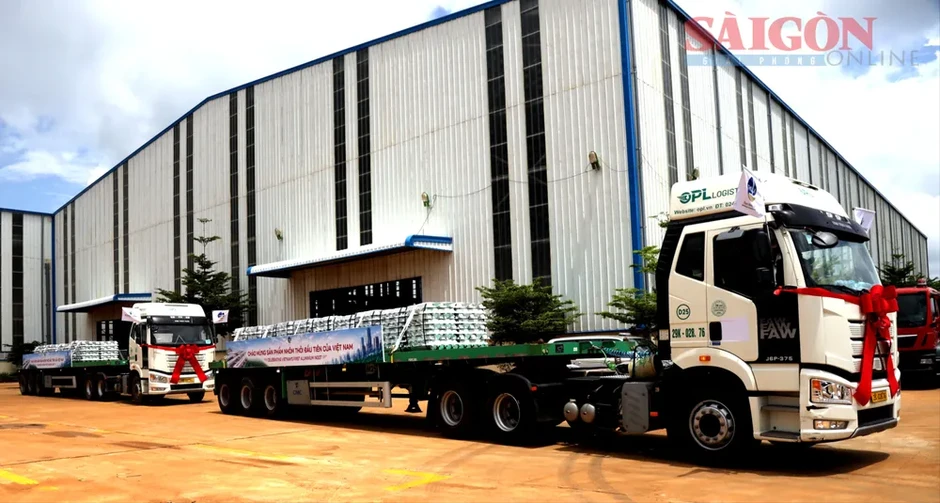 Lâm Đồng: Công bố sản phẩm nhôm thỏi đầu tiên của Việt Nam Lâm Đồng: Công bố sản phẩm nhôm thỏi đầu tiên của Việt Nam