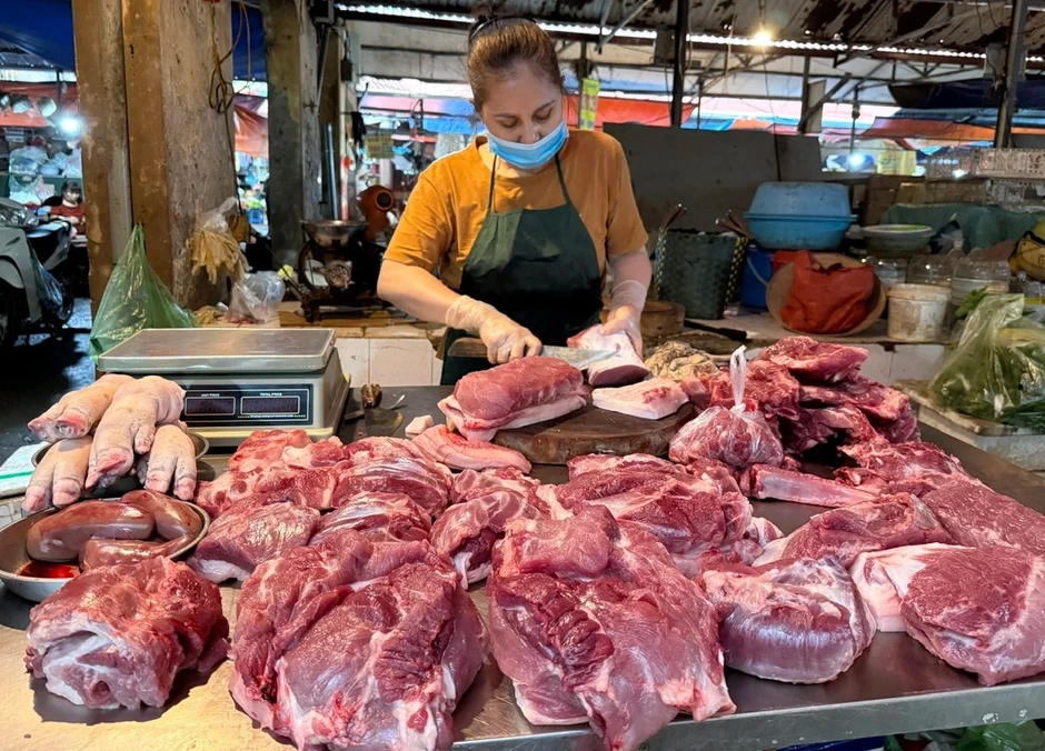 Lạm phát tăng 4,66%, nhập siêu hơn 3 tỉ USD trong tháng 4 Lạm phát tăng 4,66%, nhập siêu hơn 3 tỉ USD trong tháng 4