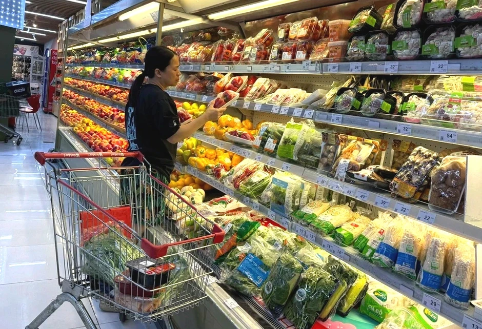 Lạm phát tăng hơn 4%, nhập siêu gần 14 tỉ USD Lạm phát tăng hơn 4%, nhập siêu gần 14 tỉ USD