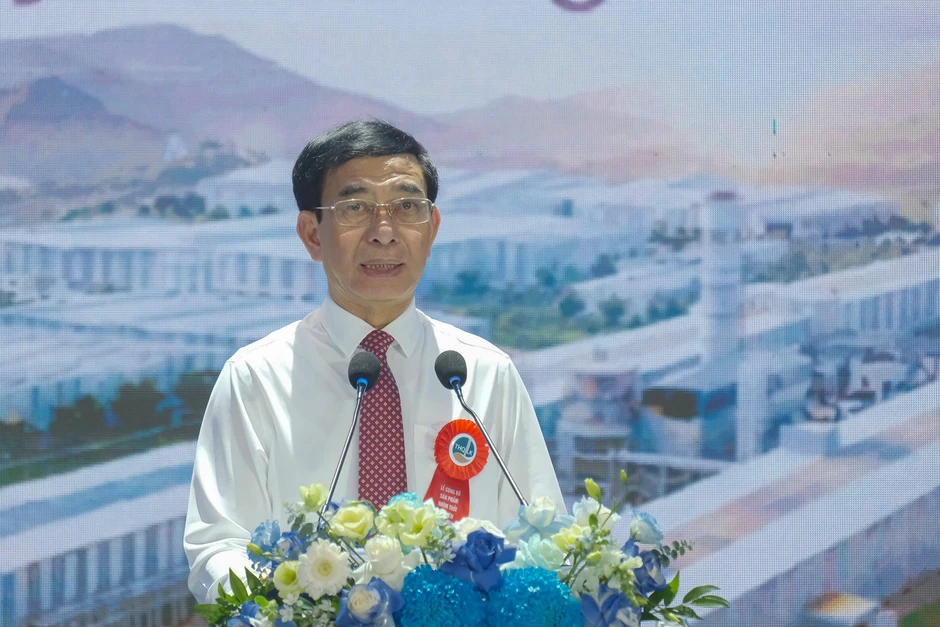 Lần đầu tiên Việt Nam sản xuất được thỏi nhôm Lần đầu tiên Việt Nam sản xuất được thỏi nhôm