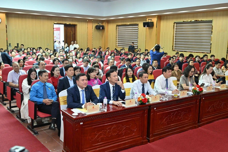Lan tỏa tinh thần bảo vệ nền tảng tư tưởng của Đảng từ thực tiễn ngành công thương Lan tỏa tinh thần bảo vệ nền tảng tư tưởng của Đảng từ thực tiễn ngành công thương