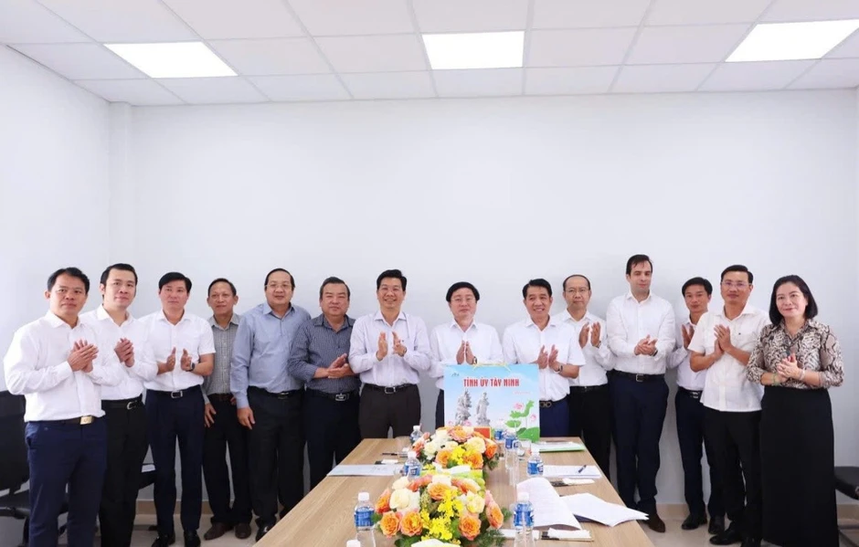 Lãnh đạo Tây Ninh khảo sát tiến độ Dự án chăn nuôi công nghệ cao DHN Tây Ninh 2