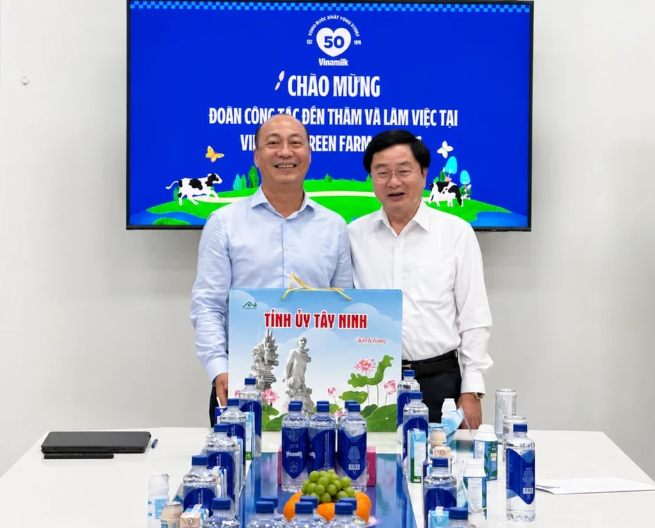 Lãnh đạo Tây Ninh làm việc với Vinamilk: Thúc đẩy mở rộng sản xuất gắn với phát triển bền vững Lãnh đạo Tây Ninh làm việc với Vinamilk: Thúc đẩy mở rộng sản xuất gắn với phát triển bền vững