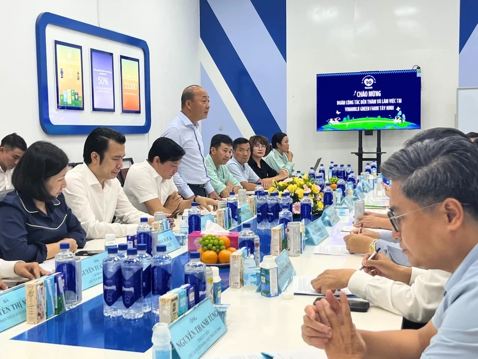 Lãnh đạo Tây Ninh làm việc với Vinamilk: Thúc đẩy mở rộng sản xuất gắn với phát triển bền vững Lãnh đạo Tây Ninh làm việc với Vinamilk: Thúc đẩy mở rộng sản xuất gắn với phát triển bền vững