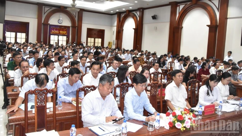 Lãnh đạo tỉnh Đồng Tháp gặp mặt, đối thoại với doanh nghiệp Lãnh đạo tỉnh Đồng Tháp gặp mặt, đối thoại với doanh nghiệp