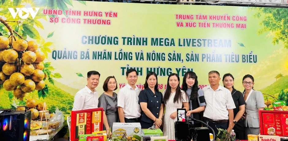 Lãnh đạo tỉnh Hưng Yên livestream quảng bá nhãn lồng Lãnh đạo tỉnh Hưng Yên livestream quảng bá nhãn lồng