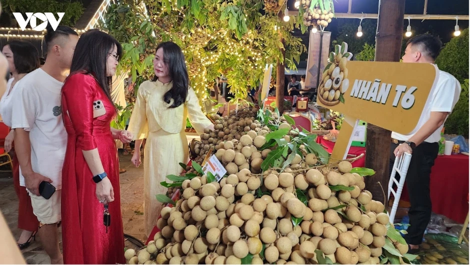 Lãnh đạo tỉnh Hưng Yên livestream quảng bá nhãn lồng Lãnh đạo tỉnh Hưng Yên livestream quảng bá nhãn lồng