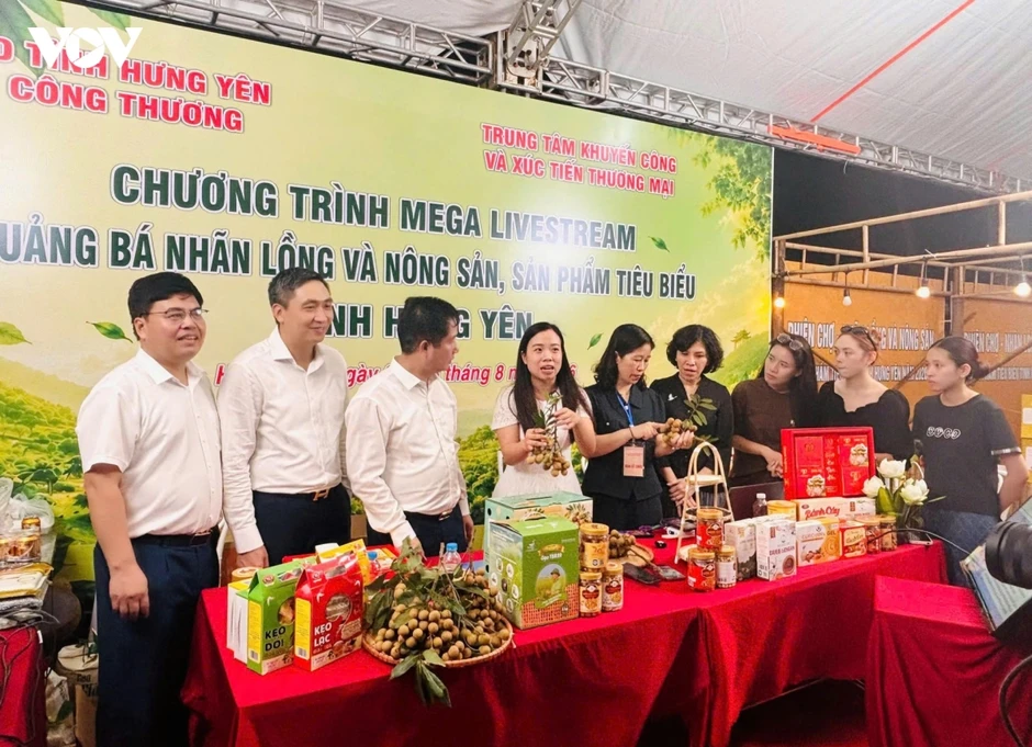 Lãnh đạo tỉnh Hưng Yên livestream quảng bá nhãn lồng Lãnh đạo tỉnh Hưng Yên livestream quảng bá nhãn lồng