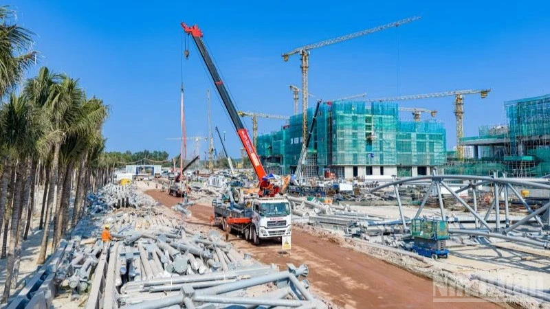 Lắp đặt nhịp 81m đầu tiên, Trung tâm hội nghị APEC Phú Quốc bước vào giai đoạn then chốt
