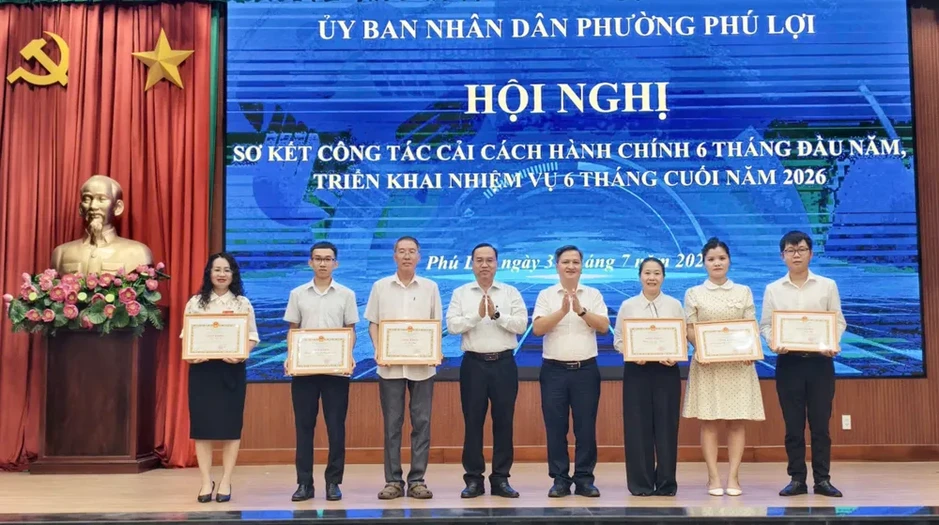 Lấy người dân làm trung tâm trong cải cách thủ tục hành chính Lấy người dân làm trung tâm trong cải cách thủ tục hành chính