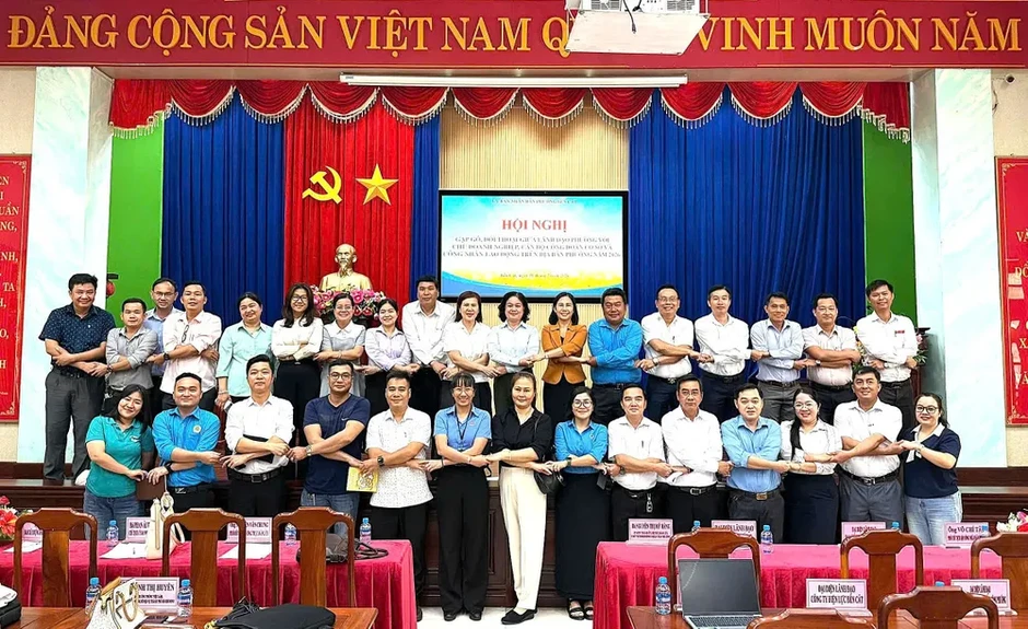 Lấy người dân làm trung tâm trong cải cách thủ tục hành chính Lấy người dân làm trung tâm trong cải cách thủ tục hành chính