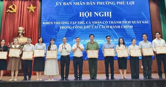 Lấy người dân làm trung tâm trong cải cách thủ tục hành chính
