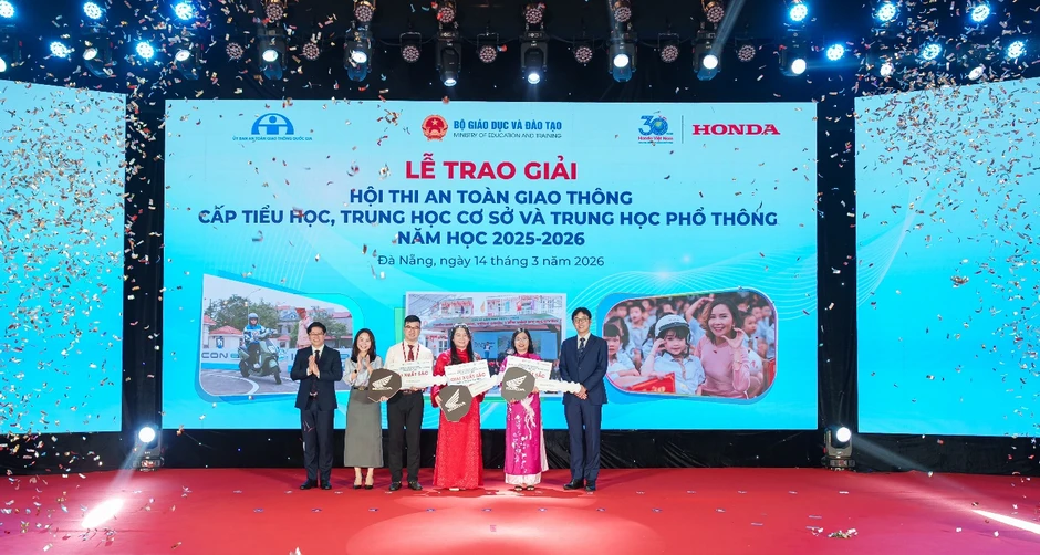 Lễ trao giải Hội thi An toàn giao thông trong các cơ sở giáo dục phổ thông trên toàn quốc năm học 2025 – 2026 Lễ trao giải Hội thi An toàn giao thông trong các cơ sở giáo dục phổ thông trên toàn quốc năm học 2025 – 2026