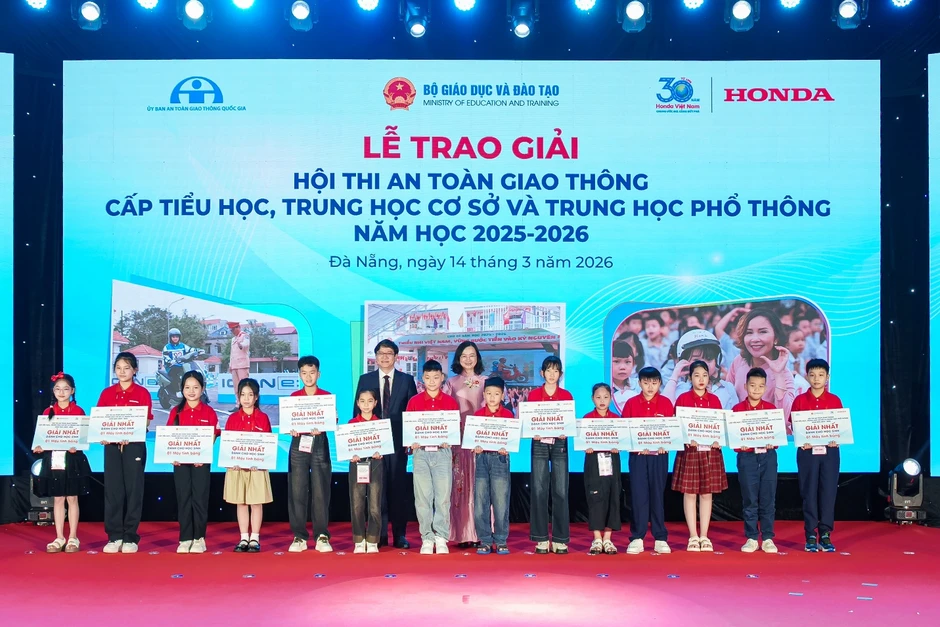 Lễ trao giải Hội thi An toàn giao thông trong các cơ sở giáo dục phổ thông trên toàn quốc năm học 2025 – 2026 Lễ trao giải Hội thi An toàn giao thông trong các cơ sở giáo dục phổ thông trên toàn quốc năm học 2025 – 2026