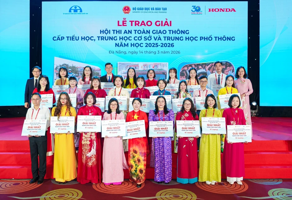 Lễ trao giải Hội thi An toàn giao thông trong các cơ sở giáo dục phổ thông trên toàn quốc năm học 2025 – 2026 Lễ trao giải Hội thi An toàn giao thông trong các cơ sở giáo dục phổ thông trên toàn quốc năm học 2025 – 2026