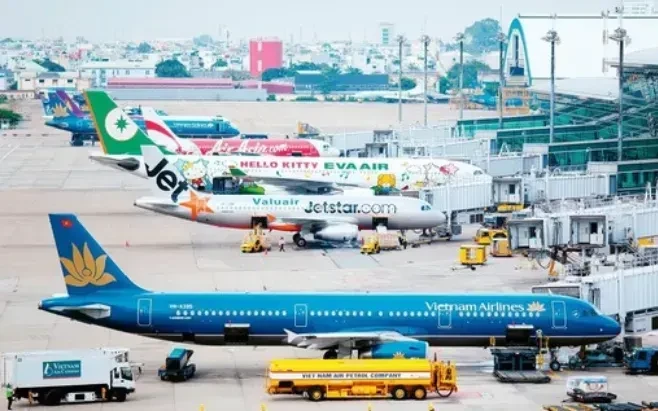 Lên phương án điều chỉnh giá dịch vụ hàng không khi giá nhiên liệu bay tăng Lên phương án điều chỉnh giá dịch vụ hàng không khi giá nhiên liệu bay tăng