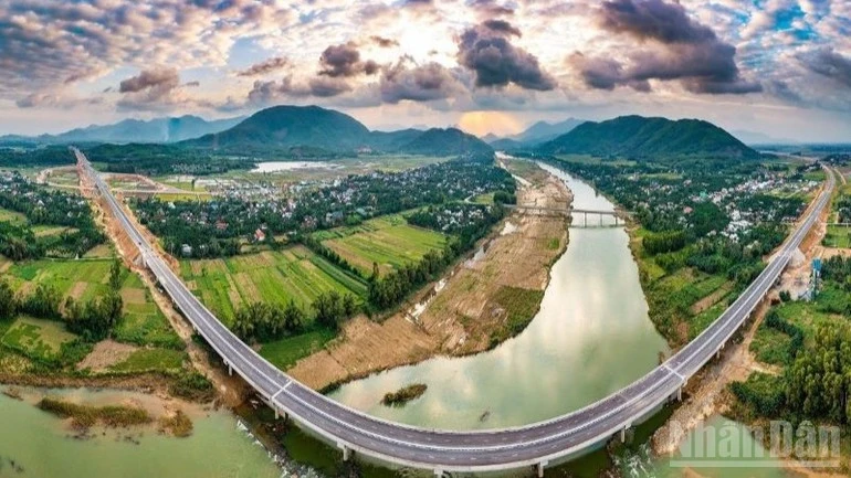 Lên phương án mở rộng, hoàn thiện tuyến đường bộ cao tốc bắc-nam Lên phương án mở rộng, hoàn thiện tuyến đường bộ cao tốc bắc-nam