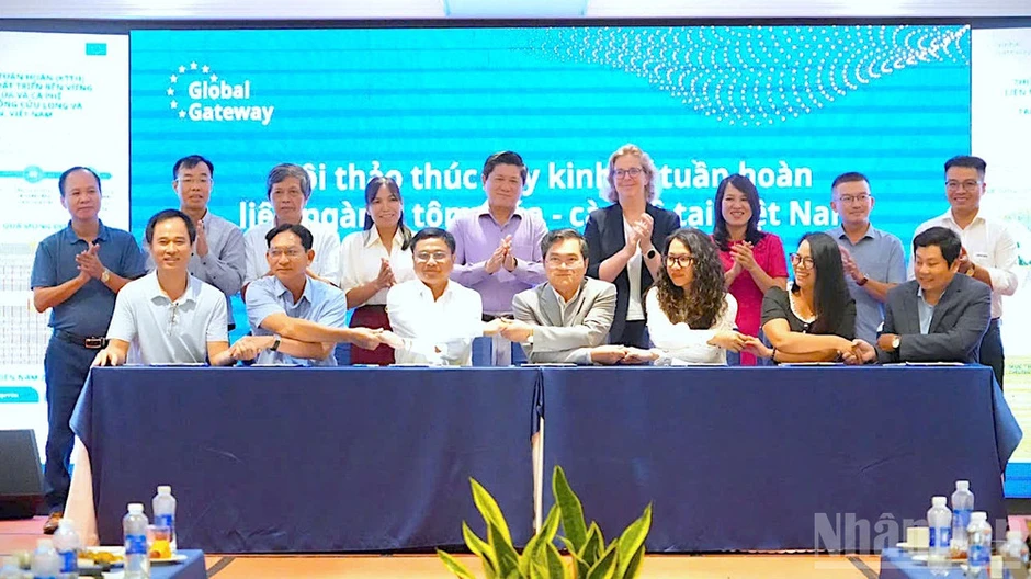 Liên kết kinh tế tuần hoàn giữa tôm Cà Mau, lúa Đồng Tháp và cà phê Đắk Lắk Liên kết kinh tế tuần hoàn giữa tôm Cà Mau, lúa Đồng Tháp và cà phê Đắk Lắk