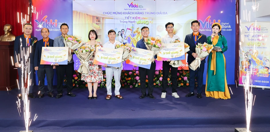 Lộ diện chủ nhân Ngựa Vàng 10 lượng SJC, Vikki khai cuộc mùa Bóng Vàng Ký Lộ diện chủ nhân Ngựa Vàng 10 lượng SJC, Vikki khai cuộc mùa Bóng Vàng Ký