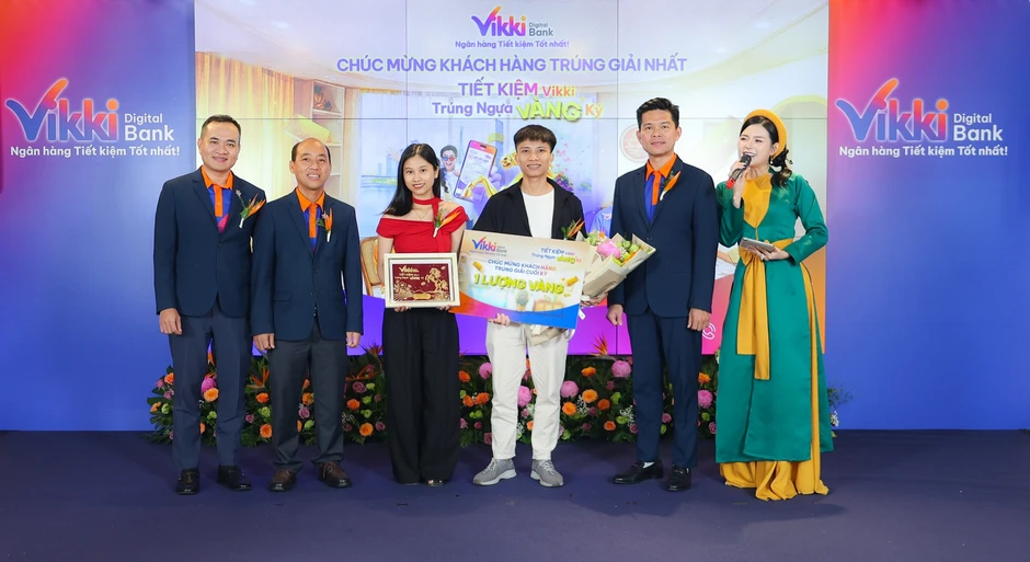 Lộ diện chủ nhân Ngựa Vàng 10 lượng SJC, Vikki khai cuộc mùa Bóng Vàng Ký Lộ diện chủ nhân Ngựa Vàng 10 lượng SJC, Vikki khai cuộc mùa Bóng Vàng Ký