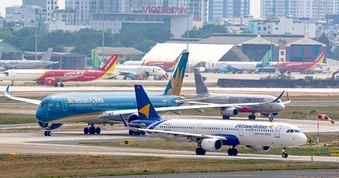 Lo đường bộ, đường sắt cao tốc sẽ 'hốt hết' khách của sân bay?