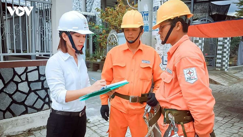 Lo ngại hóa đơn tiền điện tăng cao trong những tháng nắng nóng Lo ngại hóa đơn tiền điện tăng cao trong những tháng nắng nóng