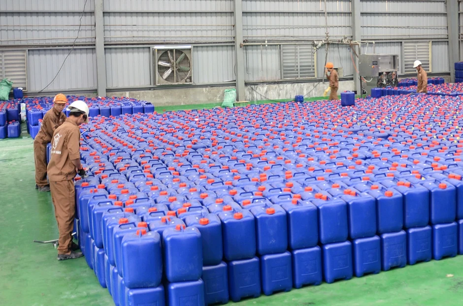 Loạt biến động tại Hóa chất Đức Giang sau khi cha con chủ tịch bị bắt Loạt biến động tại Hóa chất Đức Giang sau khi cha con chủ tịch bị bắt