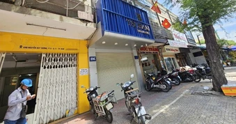Loạt mặt bằng trên phố kim cương ở TPHCM “cửa đóng then cài”